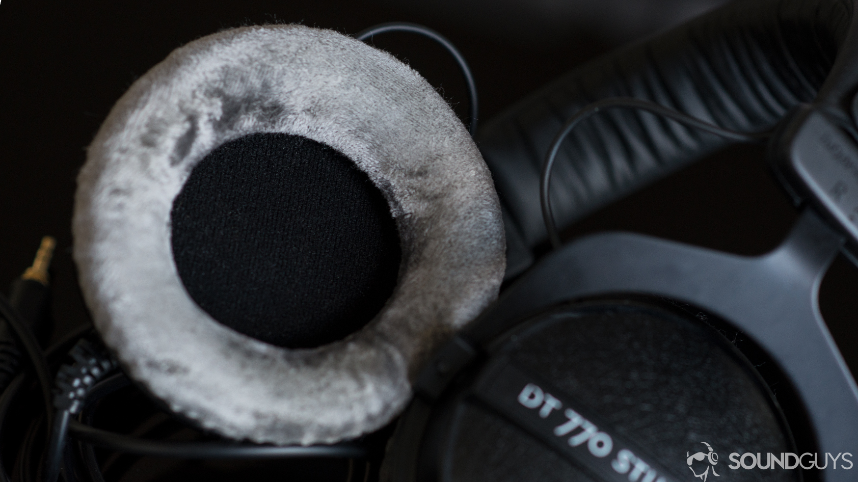 beyerdynamic-dt-770-pro-ear pads The Beyerdynamic DT 770 PRO velour ear pads.