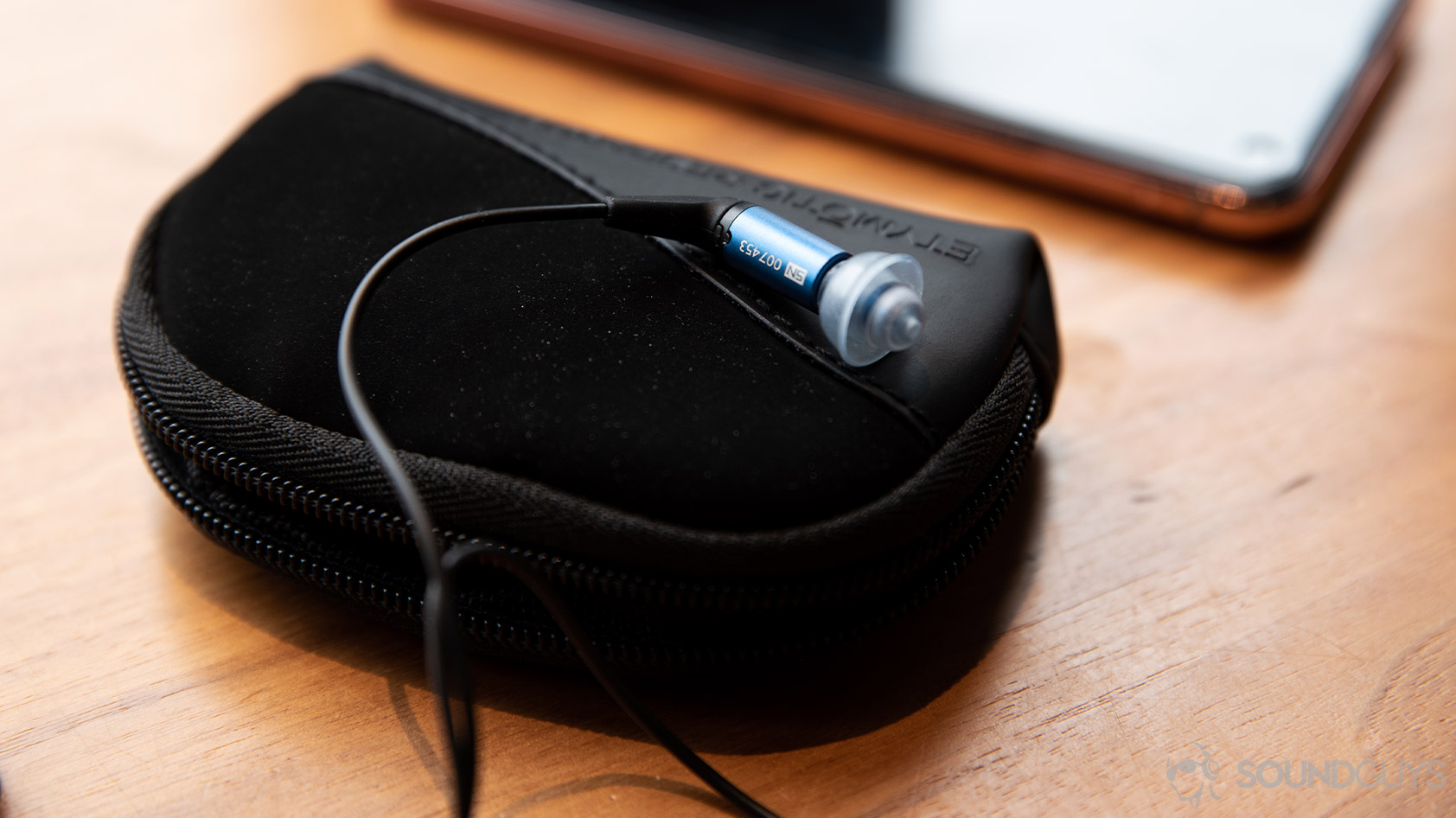 Etymotic ER2SE-wired earbuds ear tip carrying case A picture of the Etymotic ER2SE wired earbuds with the triple-flange ear tip turned upward to illustrate how to install different tips.