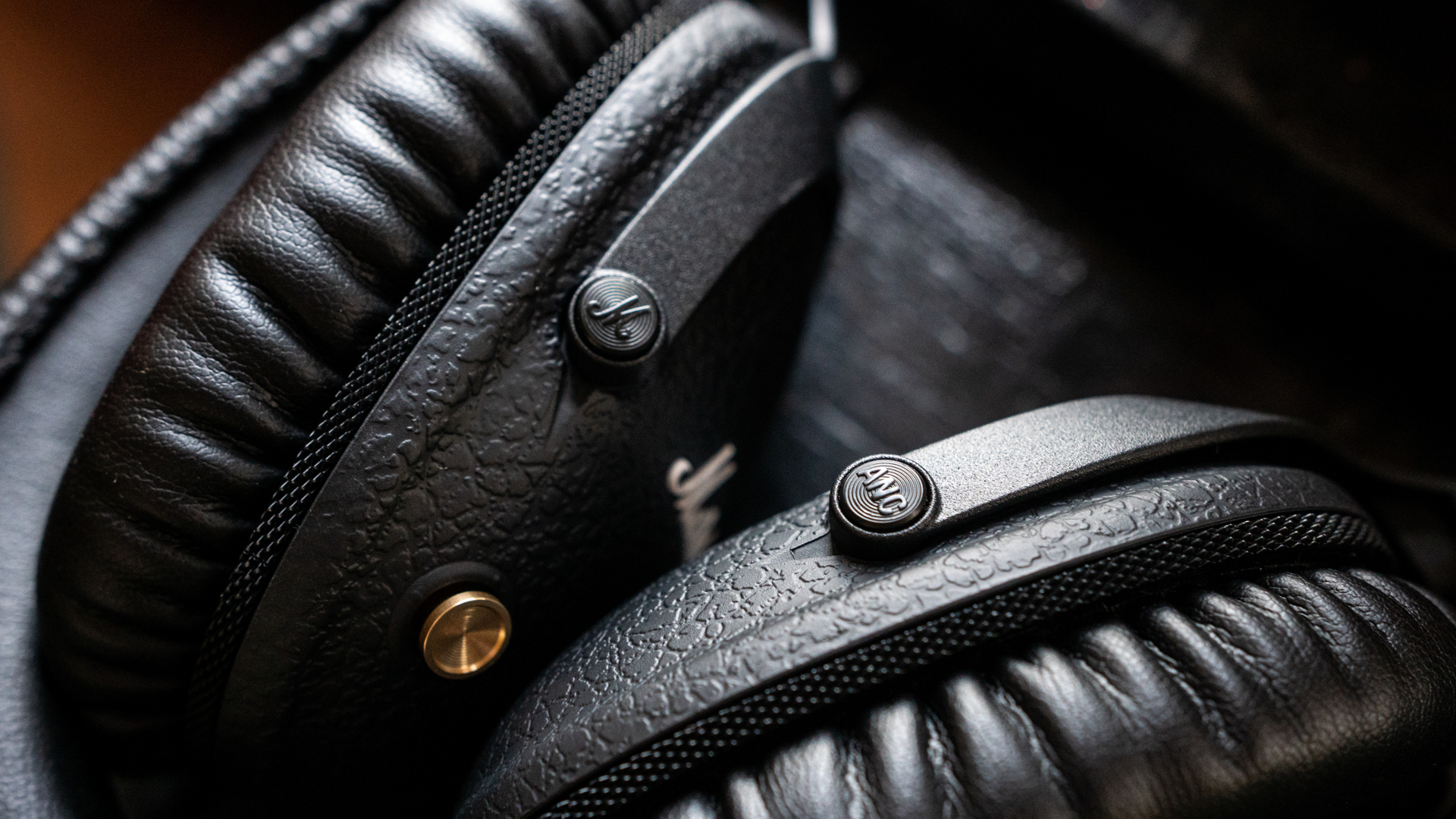 Marshall Monitor II ANC-7 Close-up shot of both buttons on the Marshall Monitor II ANC headphones
