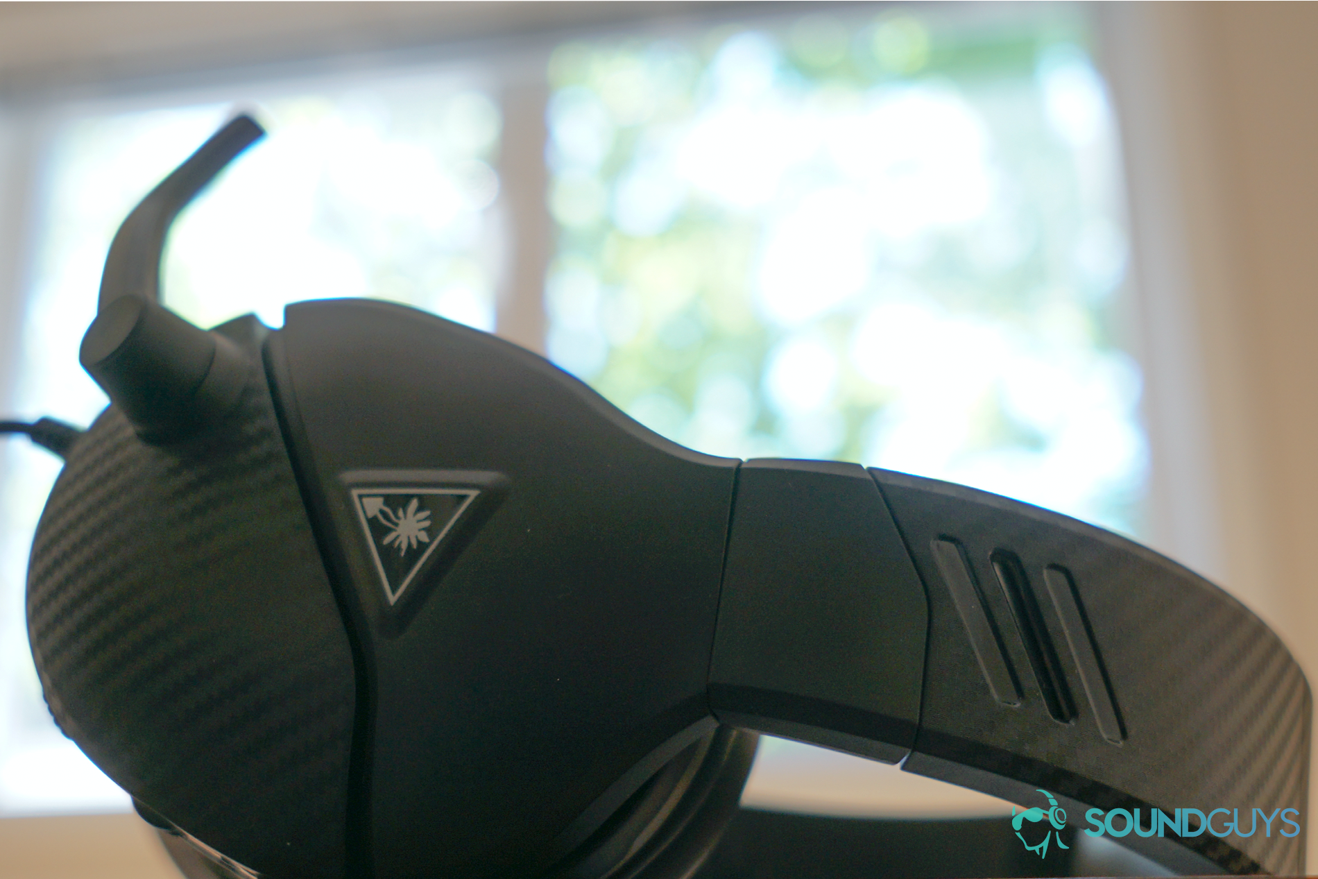 Turtle Beach Recon 200 side shot The Turtle Beach Recon 200 sits in front of a window