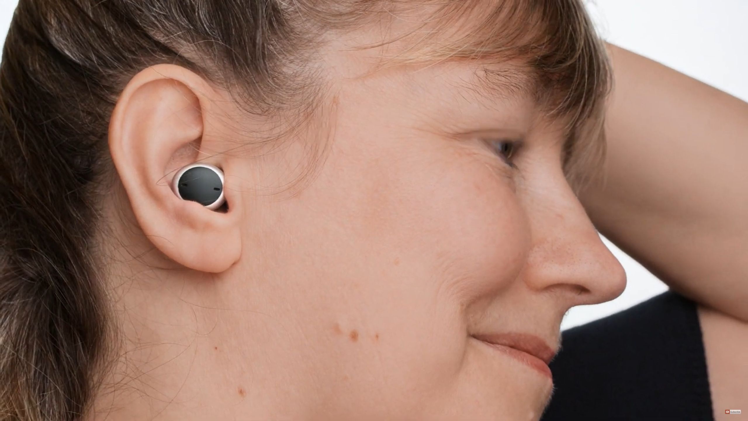 Signia Active Pro Earbud Stype Hearing Aids A woman wears the Signia Active Pro hearing aid into her right ear.