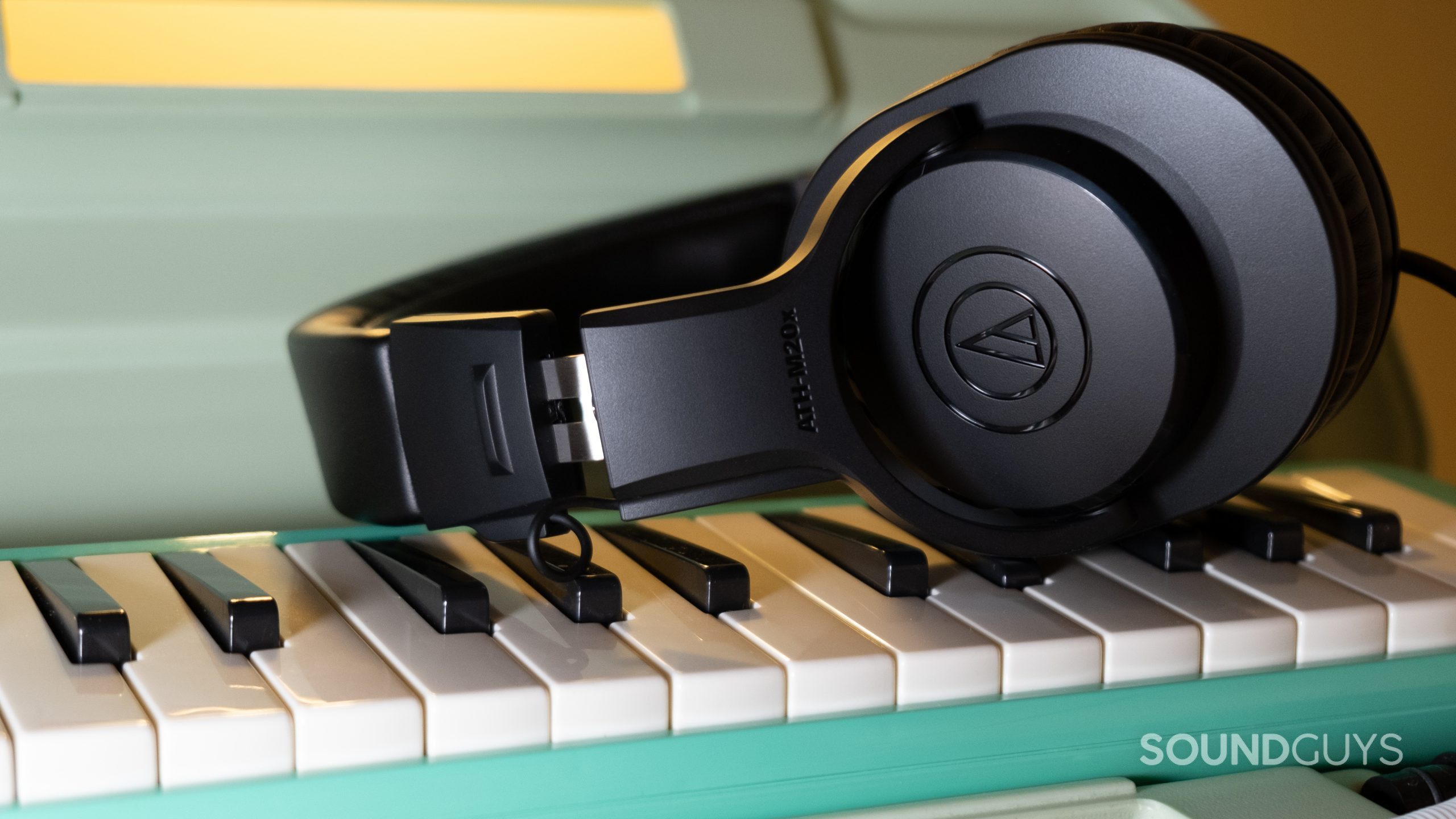 audio-technica-ath-m20x-side On a melodion the Audio-Technica ATH-M20x rests on its side.