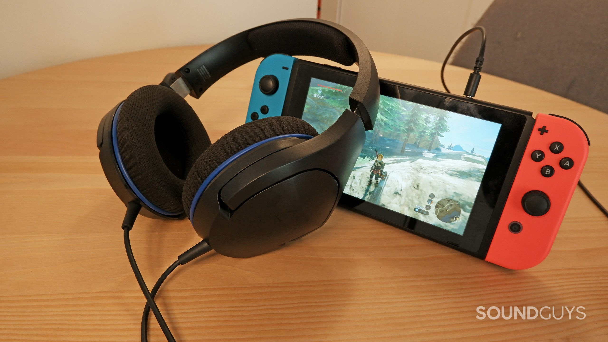 hyperx-cloud-stinger-core-switch The HyperX Cloud Stinger Core resting against a Nintendo Switch.
